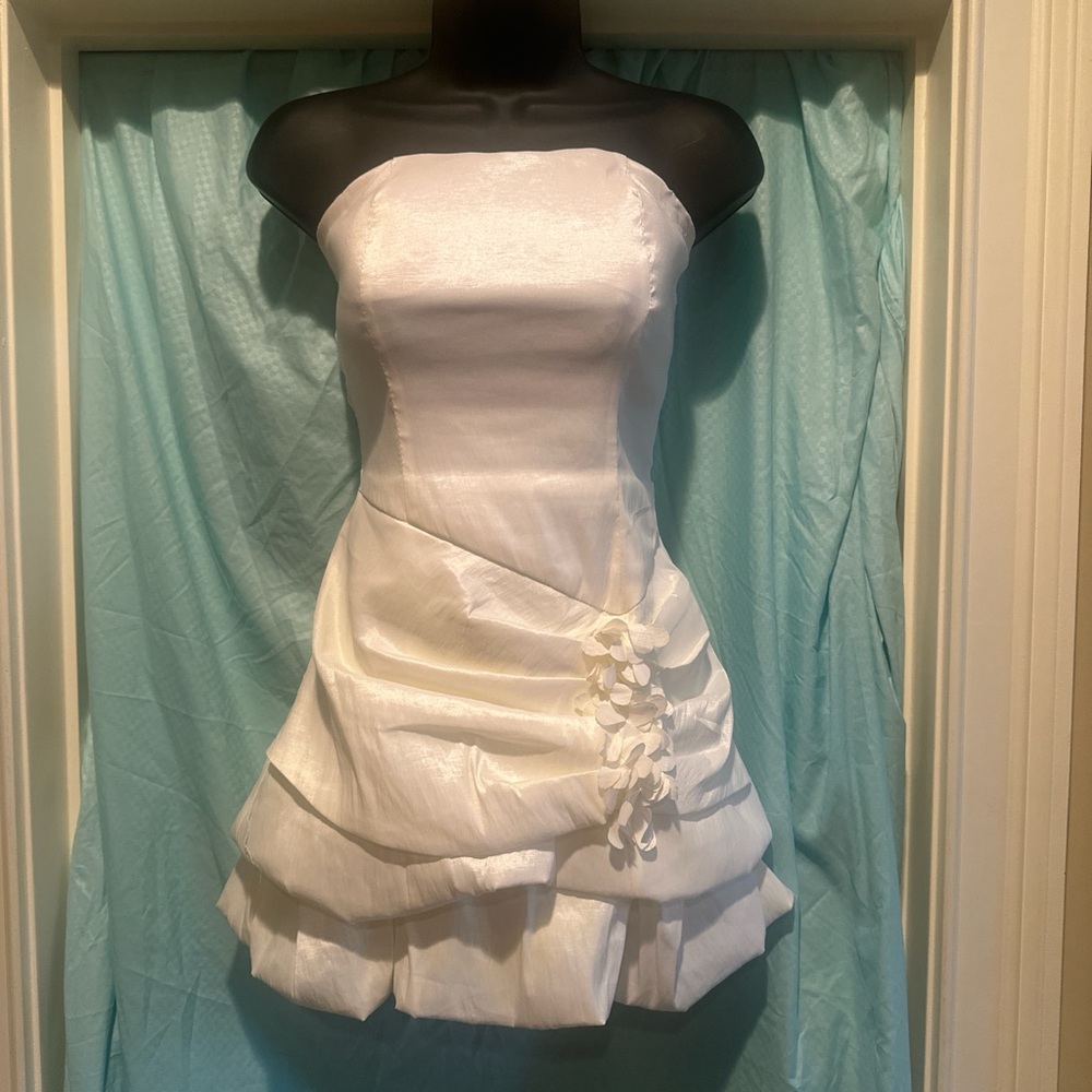 SOLD - SOLD- 21 Creme Off-white Ivory Satin Dress- Weddings/Proms /Occasions